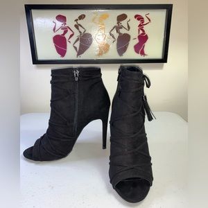 Roped Black Bootie,size 7